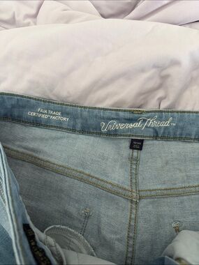 Universal Thread Light Wash Men’s Slim Jeans